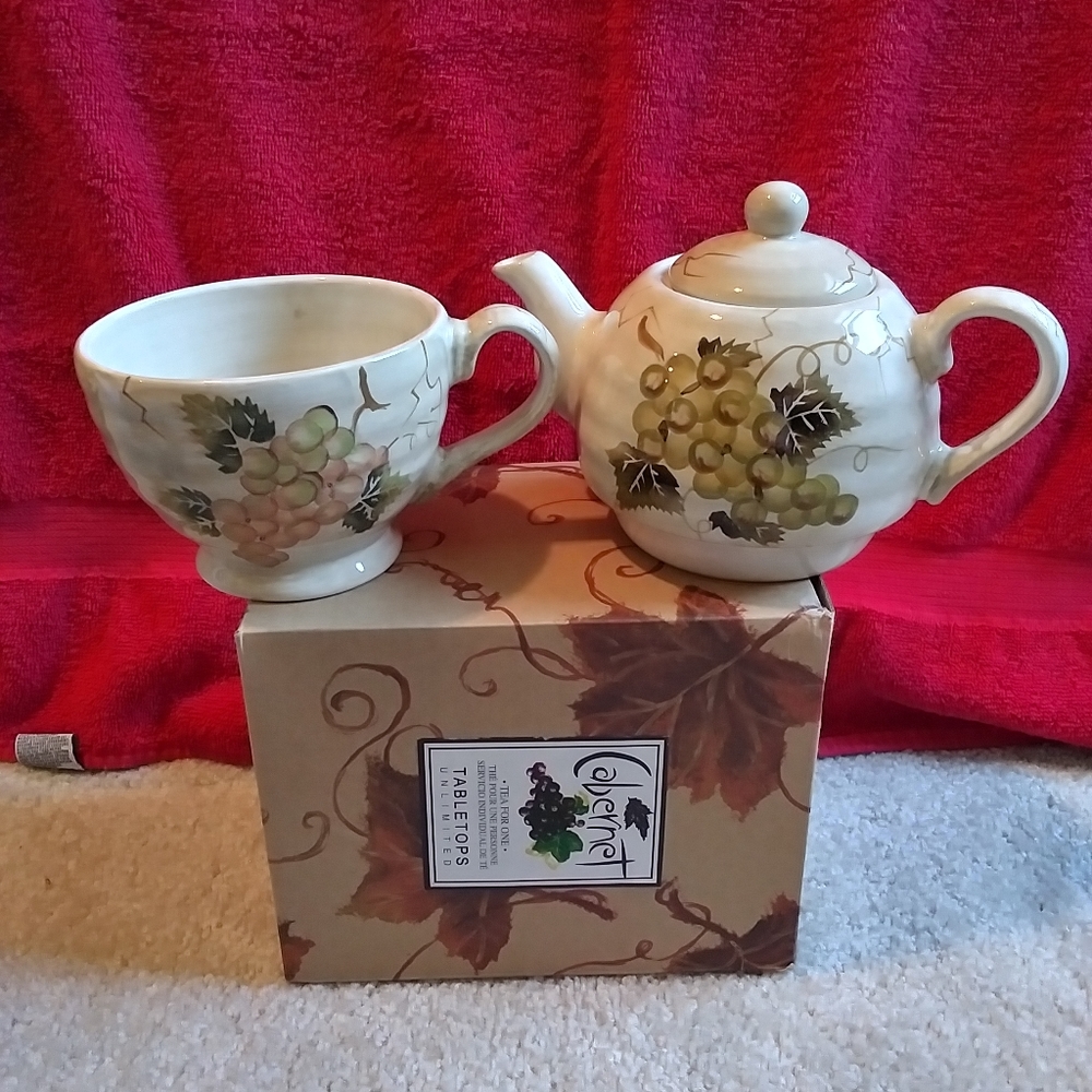 Cabernet ceramic Grape design Tea For One Set